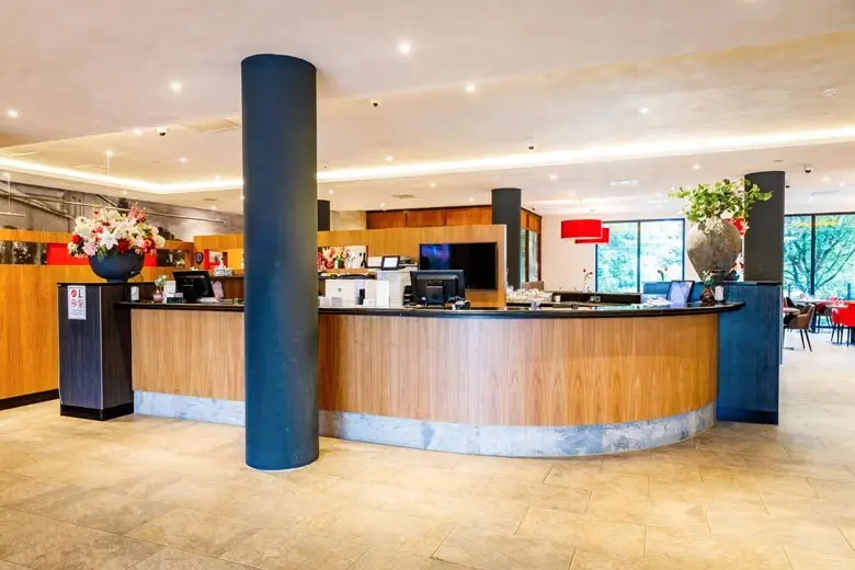Bastion-Hotel-Eindhoven-Receptie
